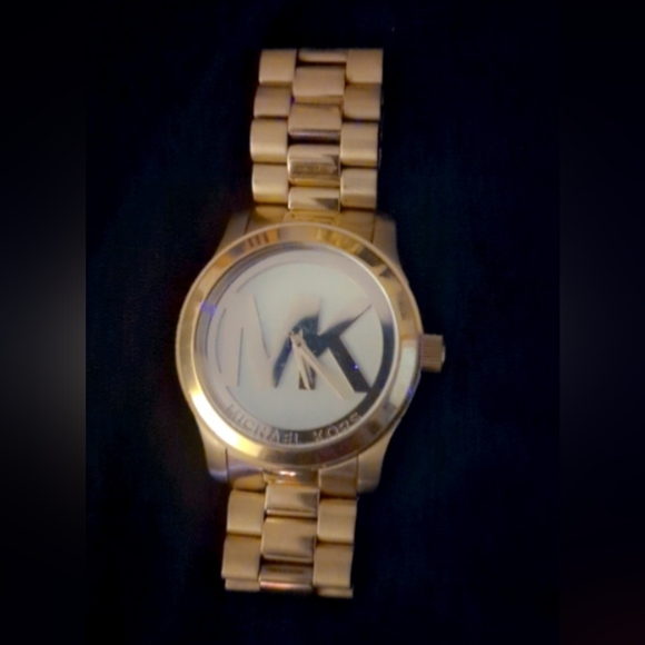 MENS GOLD MICHAEL KORS WATCH ⌚✅ GREAT USED CONDITION, LIKE NEW. NEEDS A BATTERY! - Picture 2 of 4